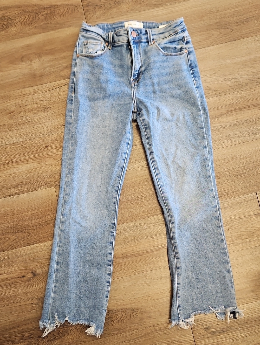 Light Wash Denim Ankle Crop Jeans - Women